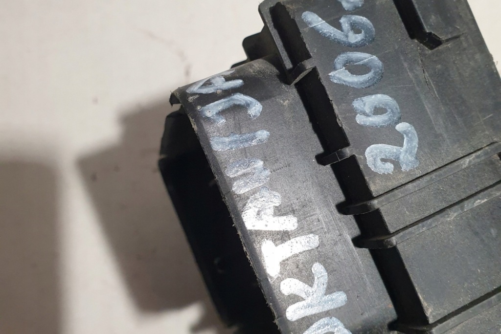 Коробка предохранителей skoda octavia 1 combi 1u5 1k0937125a 1.6l бензиновый с Разборки