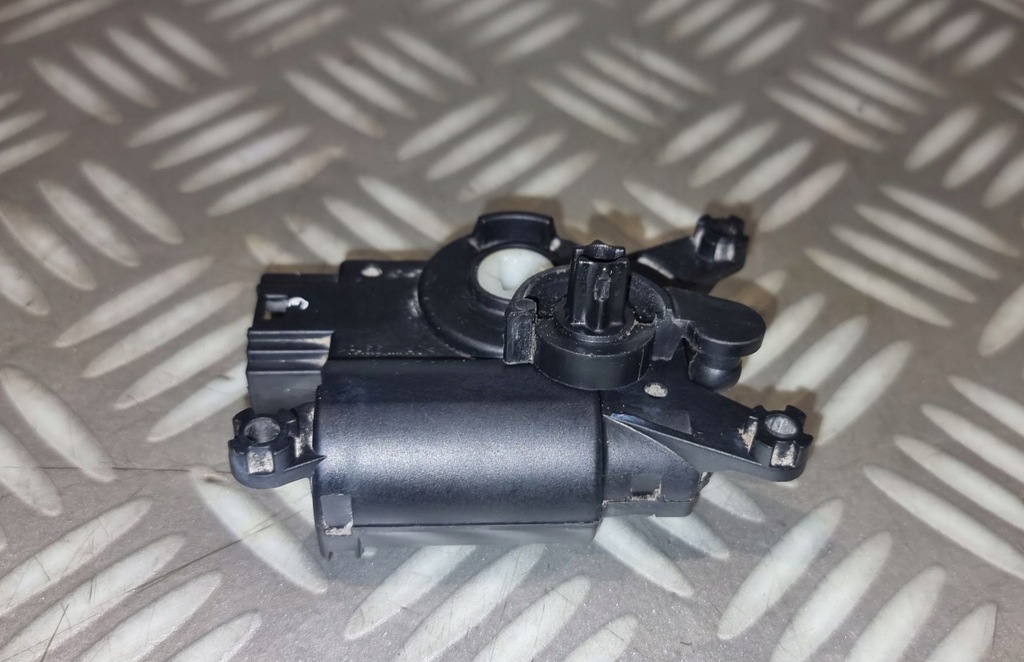 фото №10, Vw multivan transporter t5 t6 моторчик кришки обігрівача задня 7e0907512a