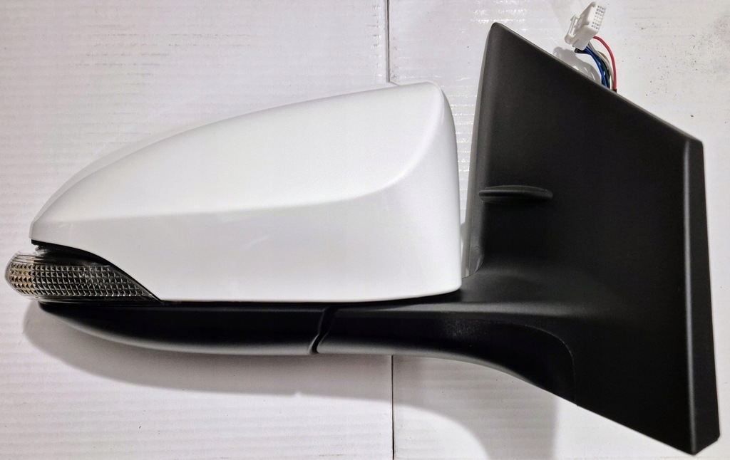 фото №1, Toyota auris e18 зеркало правое 7 pin белый 040