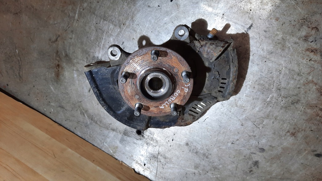 фото №1, Поворотный кулак правая toyota corolla e15 1.4d