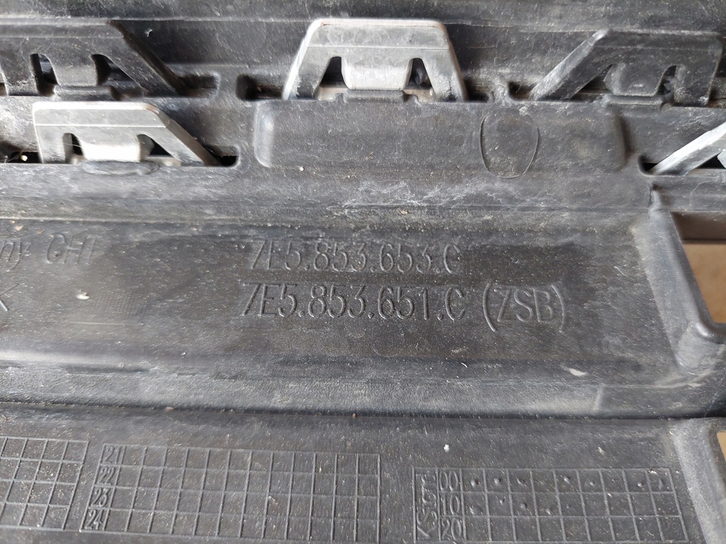 фото №9, Эмблема - значок - vw transporter t6 - multivan