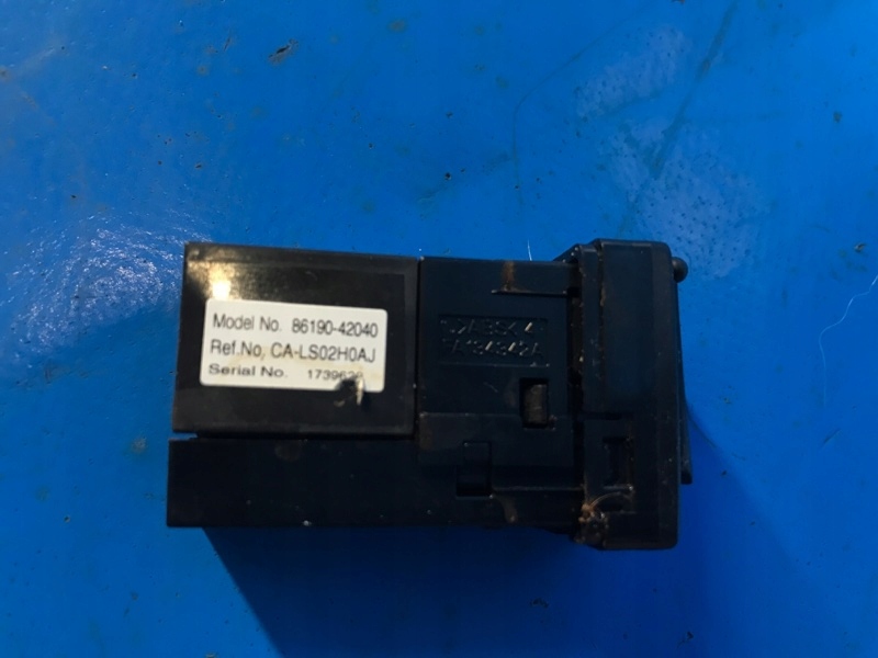 фото №3, Usb разъем toyota prius 16 8619042040