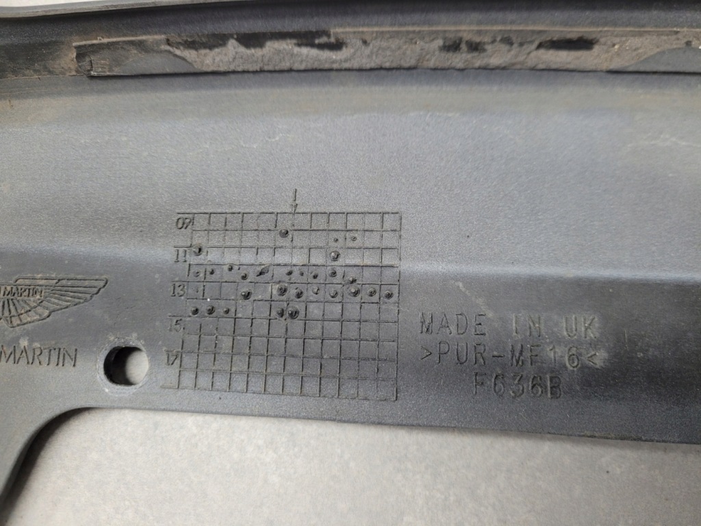 Диффузор накладка бампера спойлер задний  aston martin vantage v12 v8 с Разборки