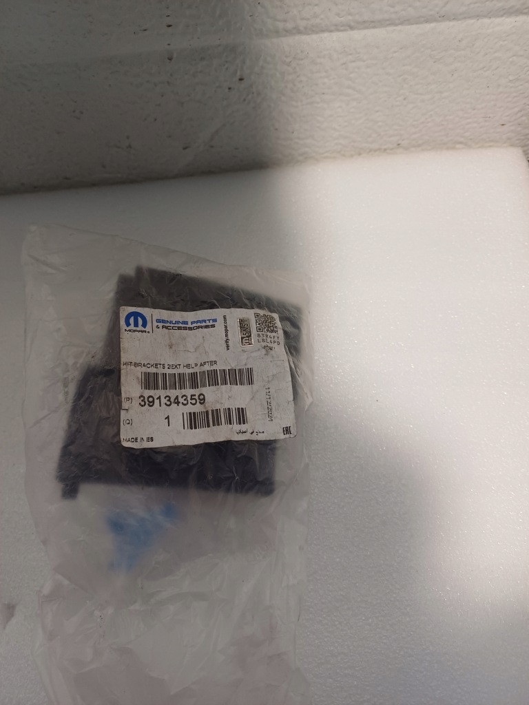 Кронштейн датчиков парковки перед корзина бампера opel corsa d 39134359 с Разборки