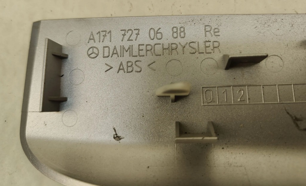 Mercedes slk r171 молдинг двері правих декоративна a1717270688 Недорого