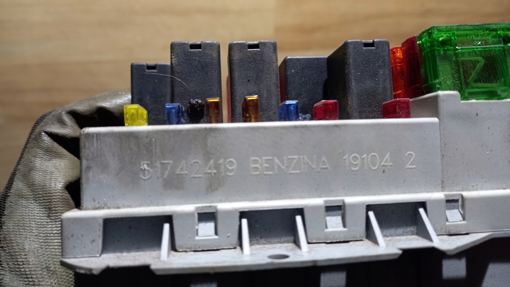 фото №3, Коробка предохранителей alfa romeo 147 05r 1.6b