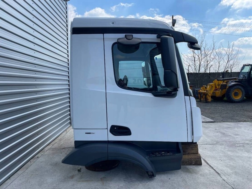 Купить Mercedes-benz actros mp4 a9607202203 дверь правое новая