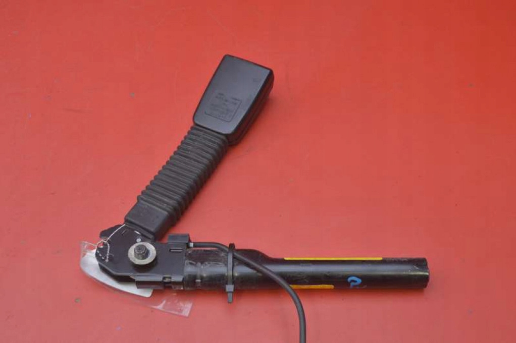 Натягувач кліпса поперечина правий перед 4m51-a61208-aj ford focus mk2 08-11 Недорого