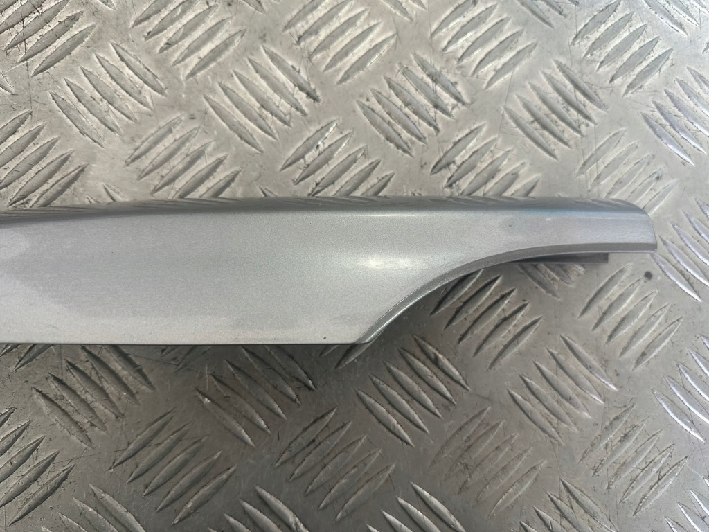 Renault megane 3 заглушка рейлінг правий задні 738861659r Зі Шроту