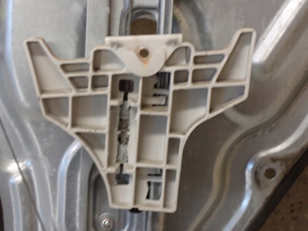 фото №4, Kia venga 09- подъемник стекло задний левый