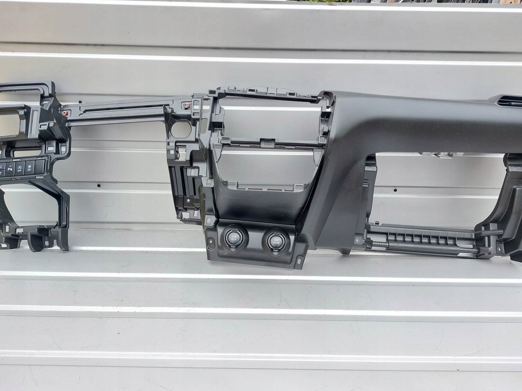 фото №1, Suzuki swift mk8 консоль dół