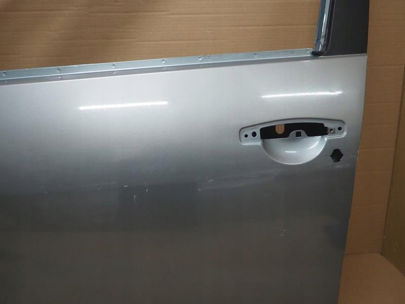 Дверь левое  перед dacia sandero 1 Оригинал