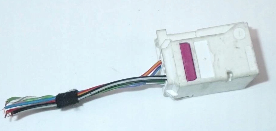 фото №1, Колодка з'єднувач штекер білий audi 4f0937743e