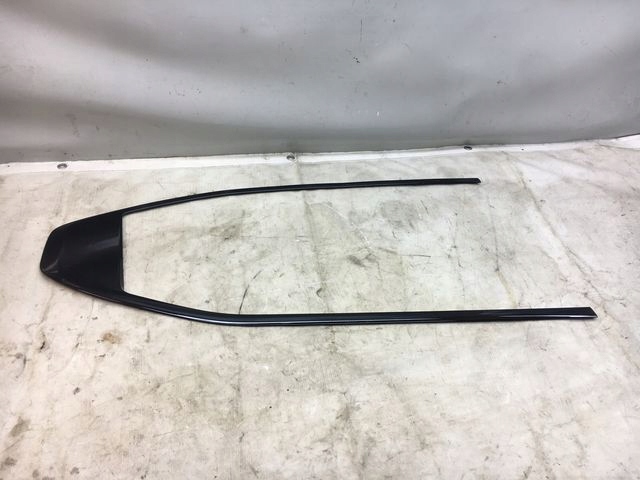 фото №1, Volvo молдинг рамка скло правий задня 31689573