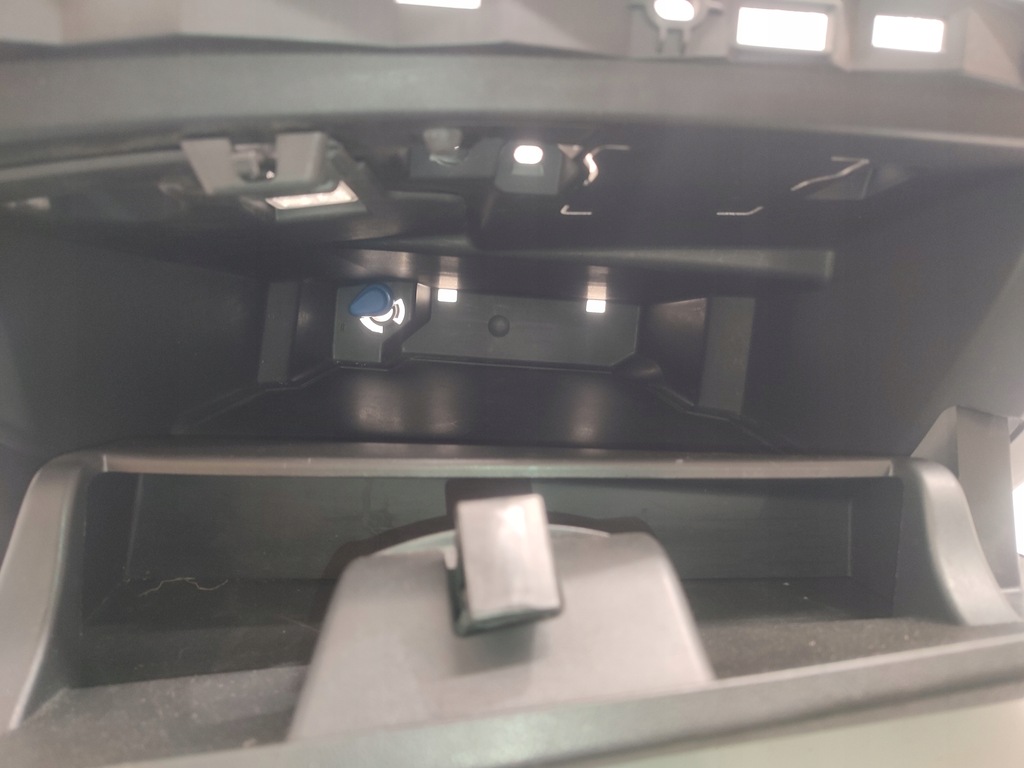 фото №14, Renault fluence бардачок пасажира europa