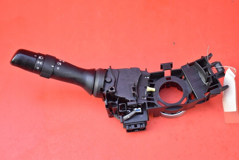 фото №1, Рычаг поворотник toyota avensis t27 lift 14r