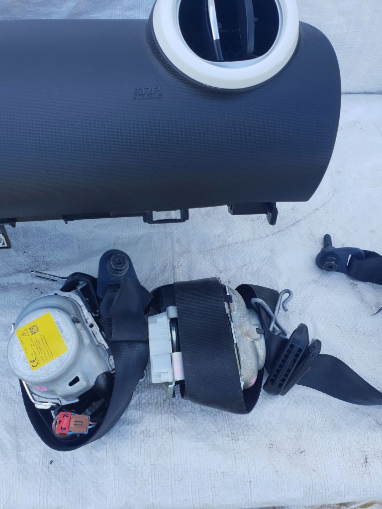 Renault twingo iii 14-18 приборная панель панель  приборная панель подушка air bag ремни с Разборки