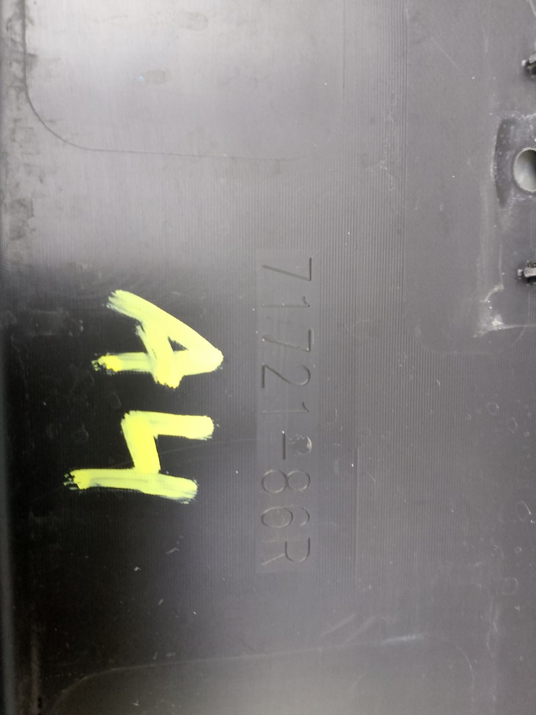 Suzuki vitara iii 3 lift 2018- решётка бампера средняя перед 71721-86r = Оригинал