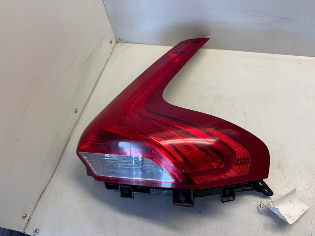 Купить Volvo v40 ii лампа правый задний  31395479