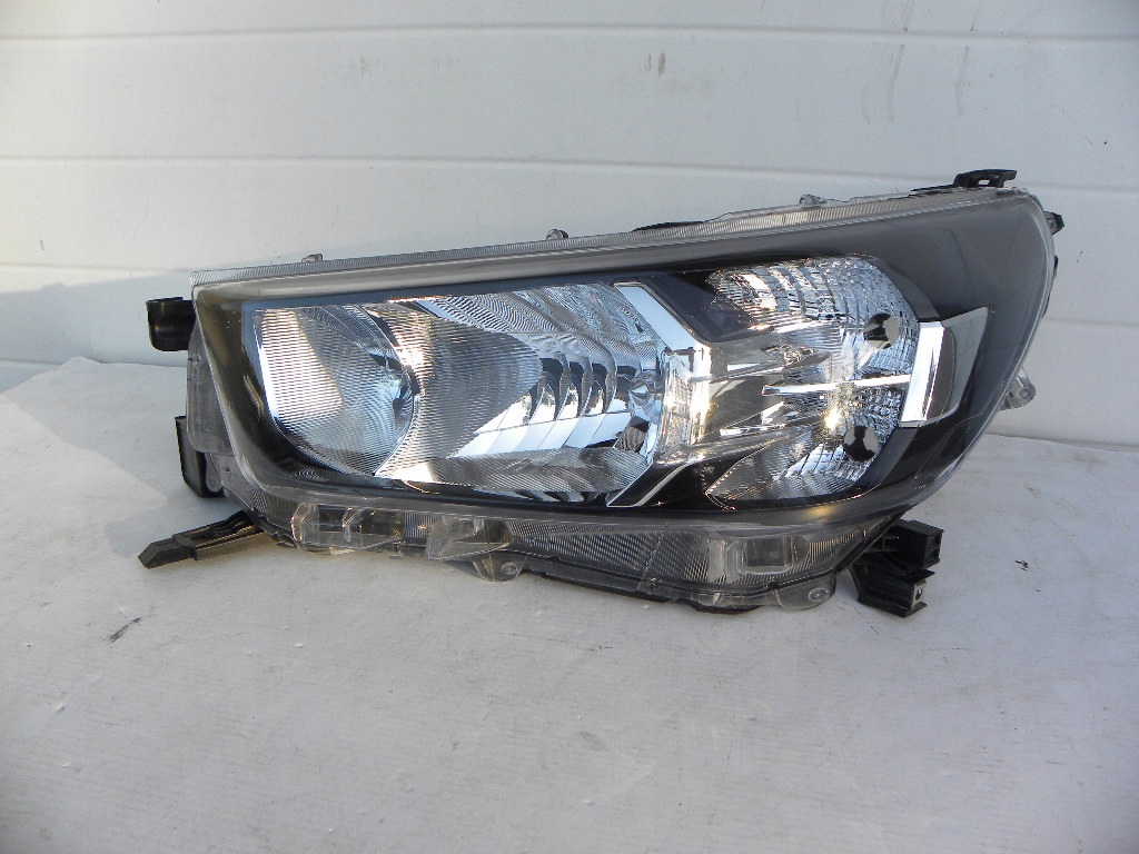 фото №1, Toyota hilux lift viii лампа передняя левая сторона 20-2023 rok