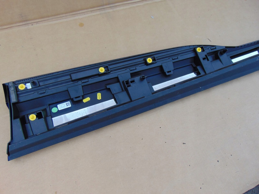 фото №11, Молдинг боковая дверь левый перед audi e-tron