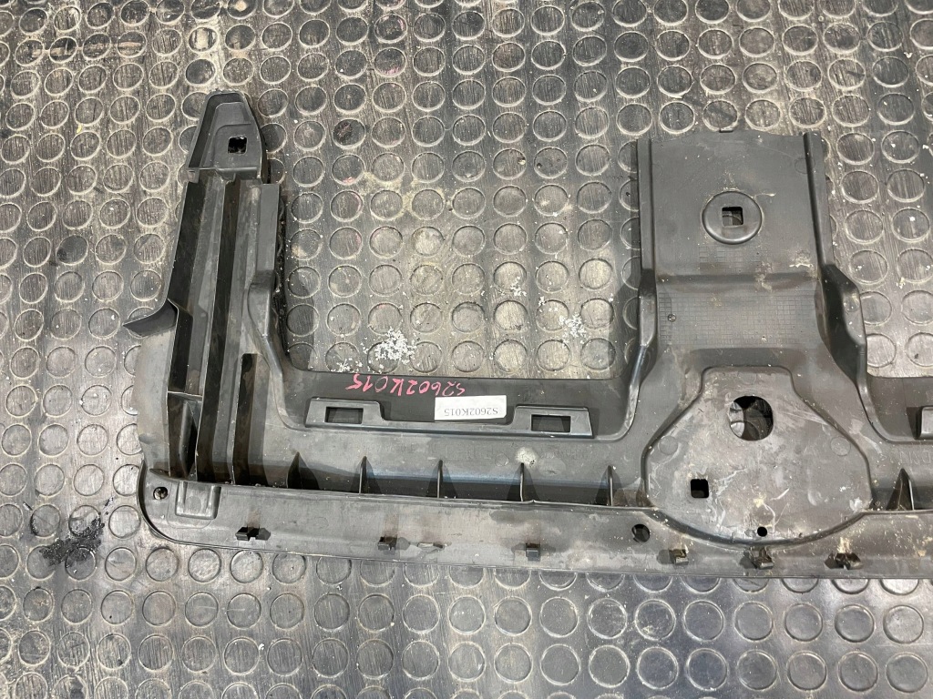 Audi q7 2 4m0 рестайлинг  24- накладка поперечина перед передний с Разборки