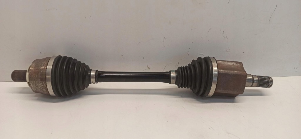 Купить Volvo xc40 приводной вал левая перед 2023 4tys km 32339046