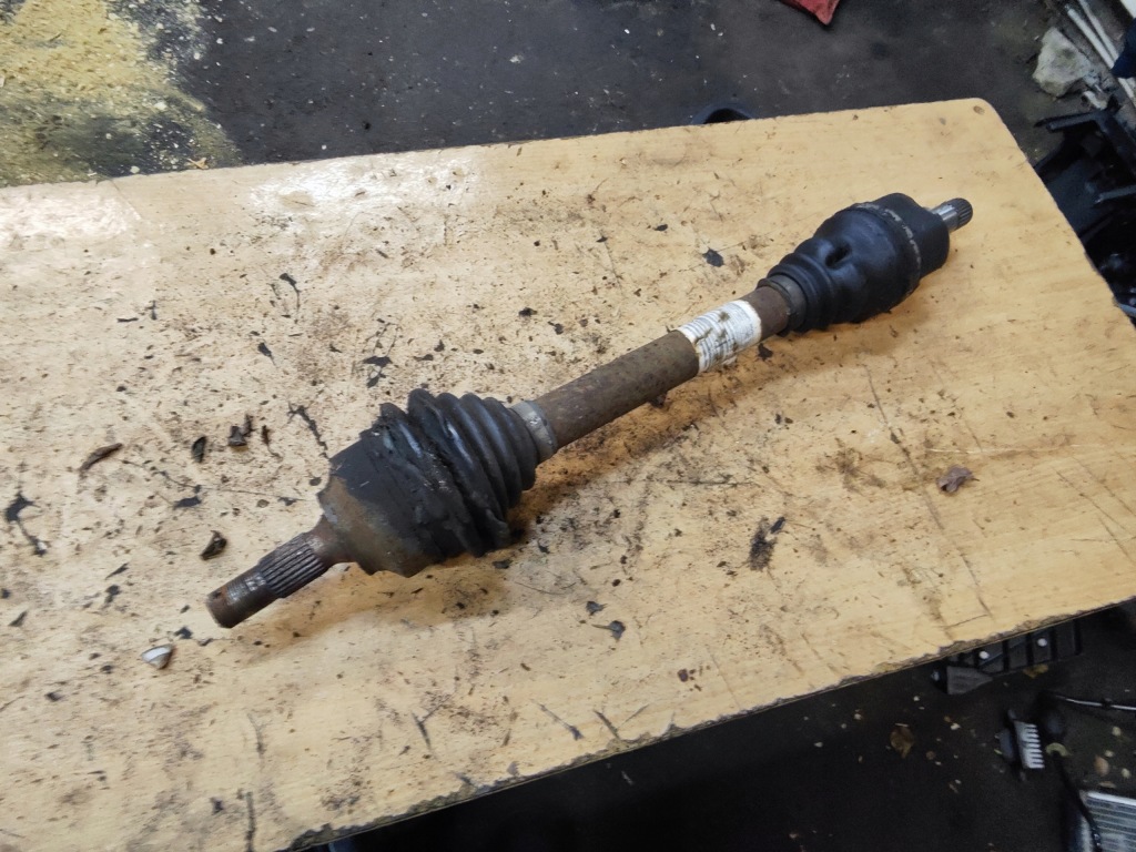 фото №1, Peugeot 5008 i 1.6 thp приводной вал левая перед передняя короткий