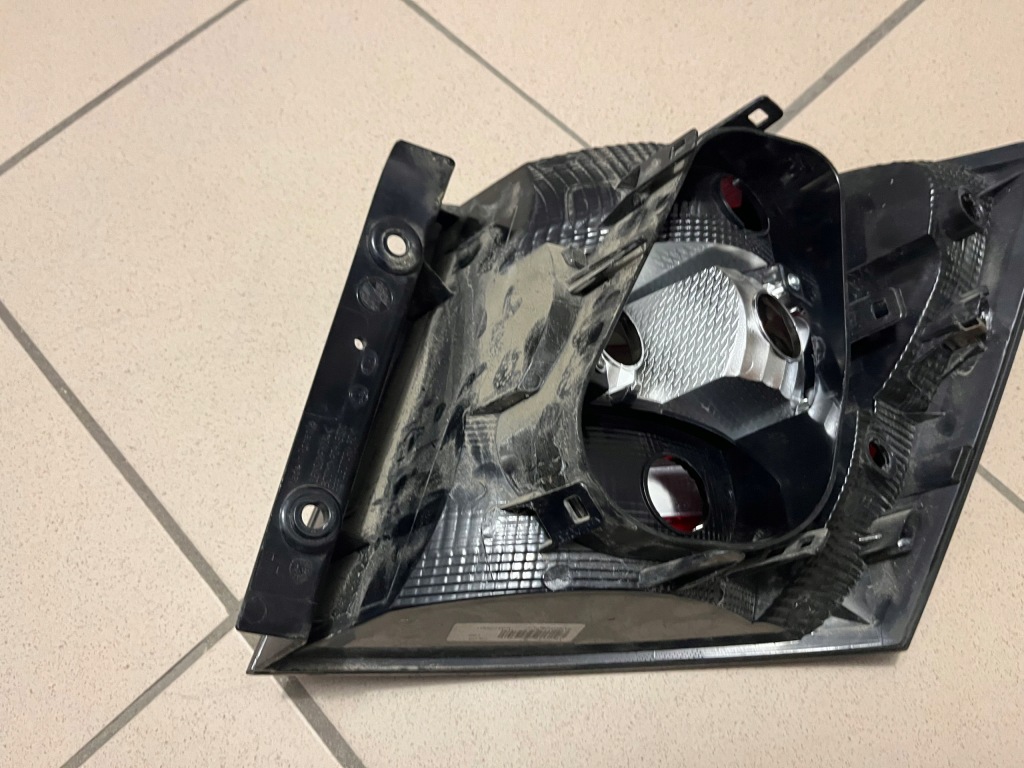 фото №12, Skoda fabia iii 3 kombi 6v9 лампа задняя задняя левая