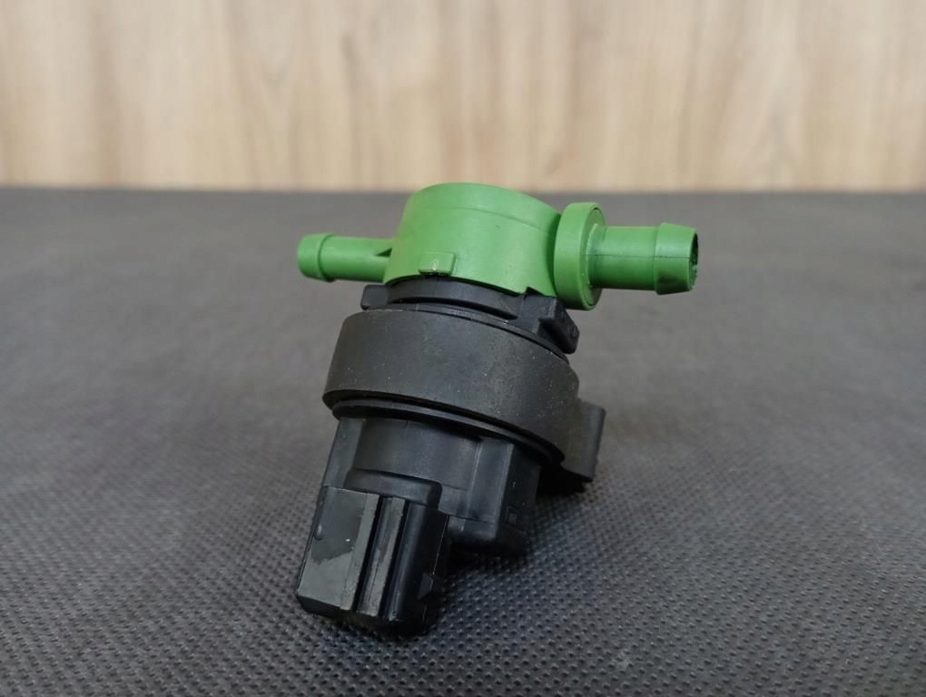 фото №1, Mercedes slk r170 lift электроклапан клапан вакуумa паров 0004703293