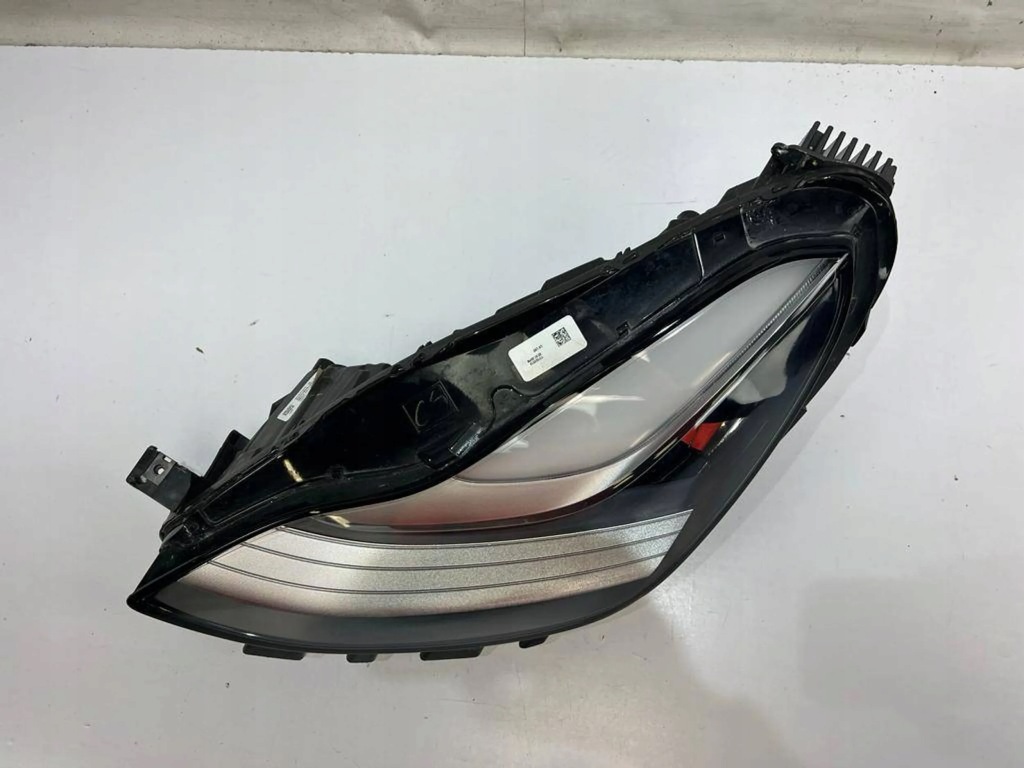 Tesla model 3 3 17-20 фара full led левая перед Оригинал