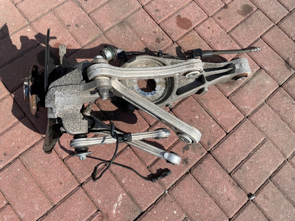 Купить Поворотный кулак ступица левая правая рычаг задний  670152674 670152653 levante trofeo