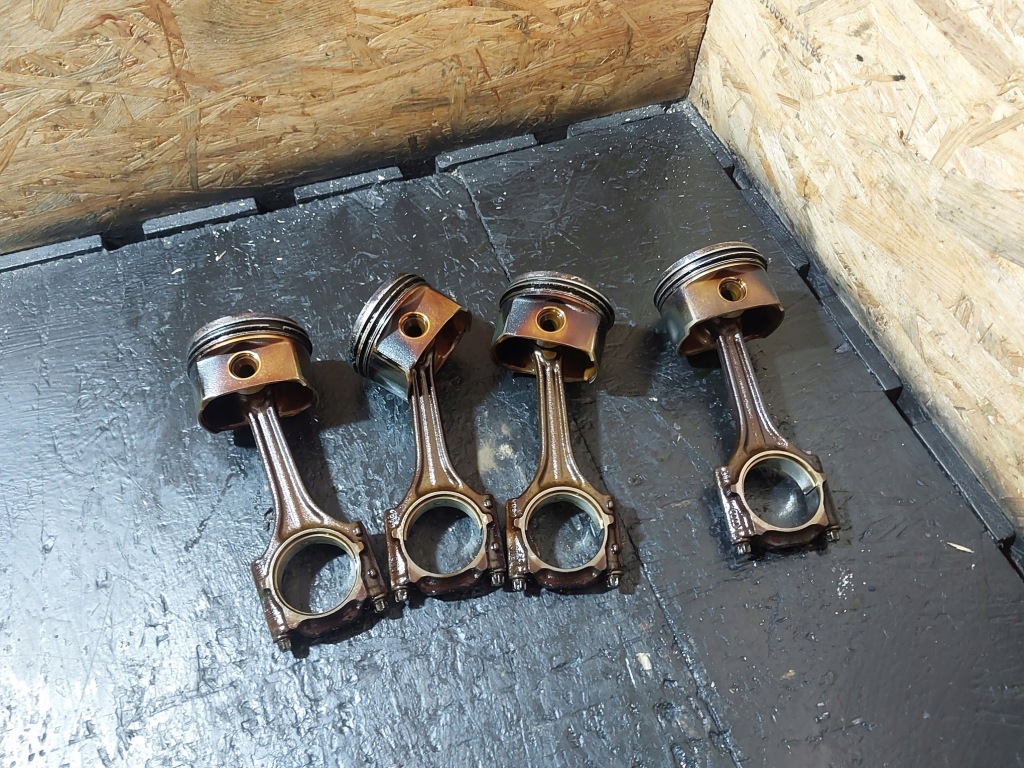 фото №1, Поршень шатун vw passat b5 1.8t awt 150km