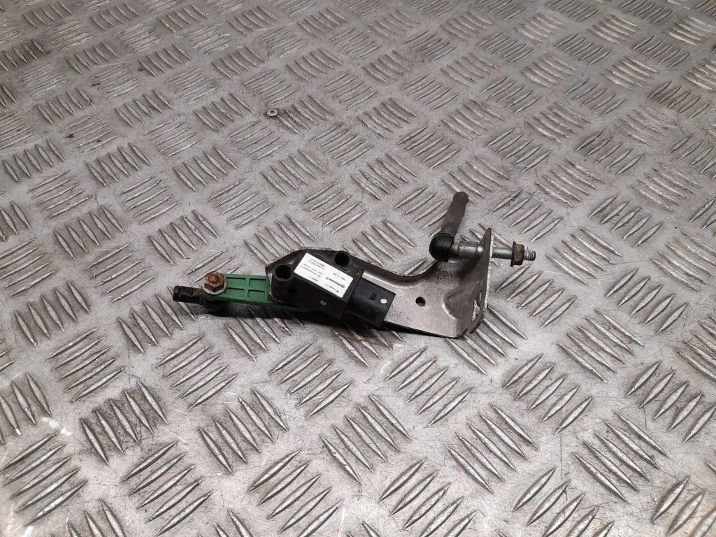 Tesla model s 600652600b задній права вирівнювання в Україні