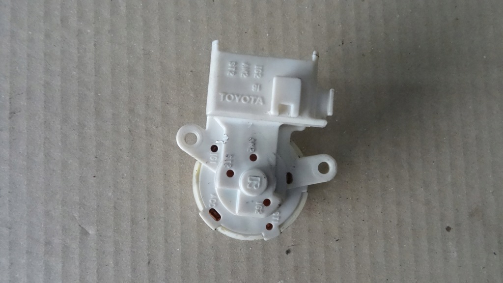 фото №3, Toyota avensis verso t22 колодка замка зажигания