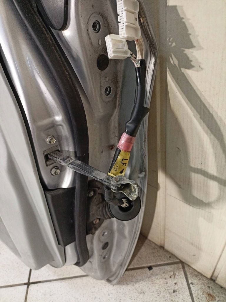 фото №8, Двері перед ліва сторона toyota prius 3 facelift 2011