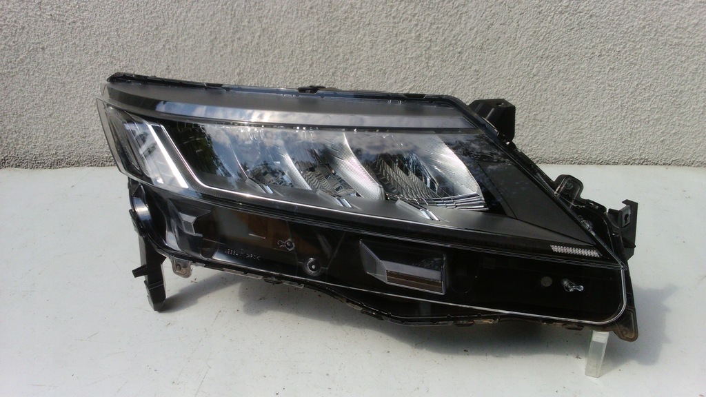 фото №1, Mitsubishi asx лампа права перед full led 19r-