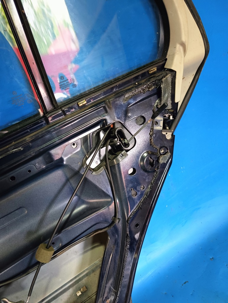 Купити Двері праве задній задні mercedes c klasa універсал w203 07r. c359