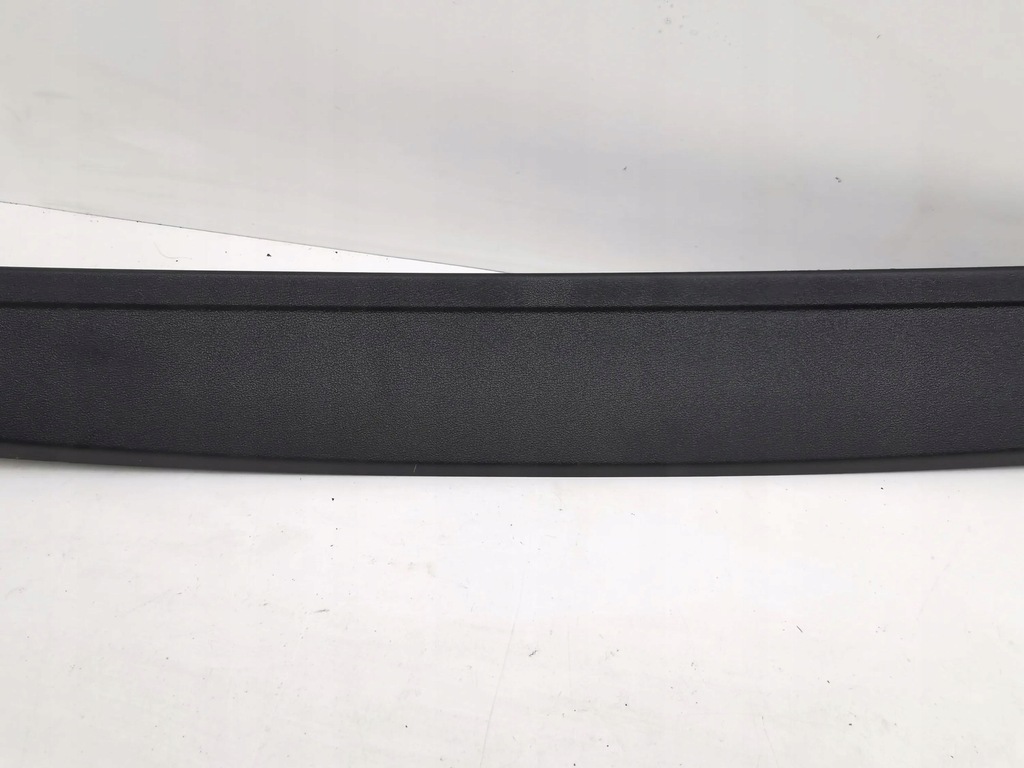 фото №14, Audi a1 2023 отделка задний стекло