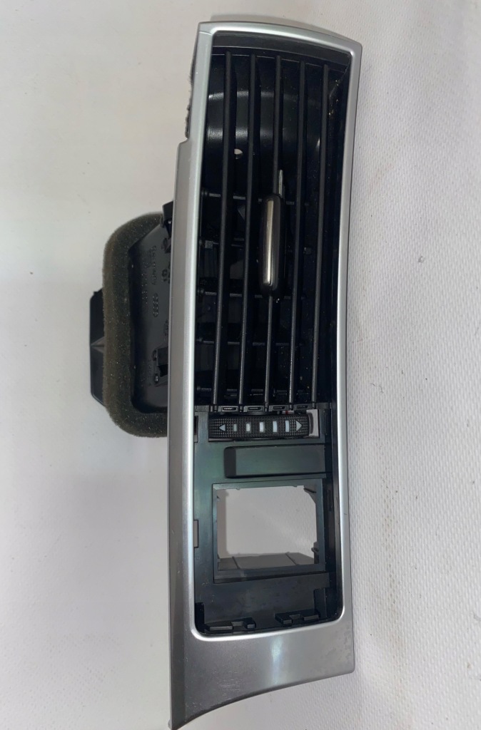 фото №1, Решётка обдув правый перед audi a6c6 4f2820902d