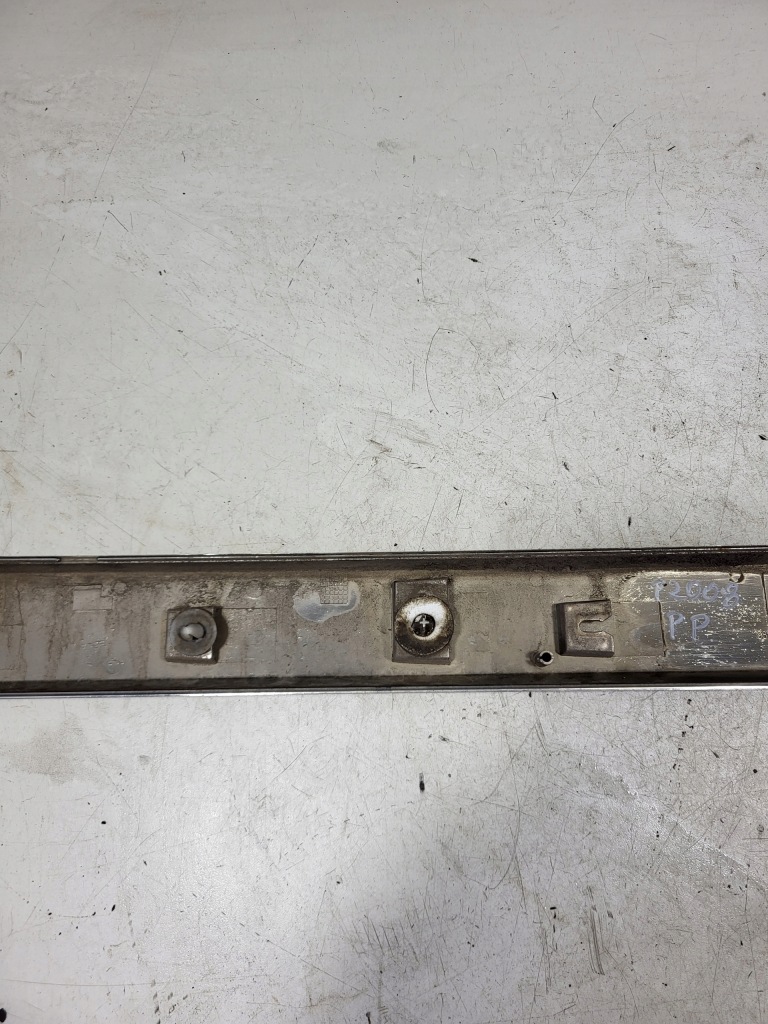 Молдинг декоративная дверь правый перед peugeot 2008 i хром 9806391677 Доставка