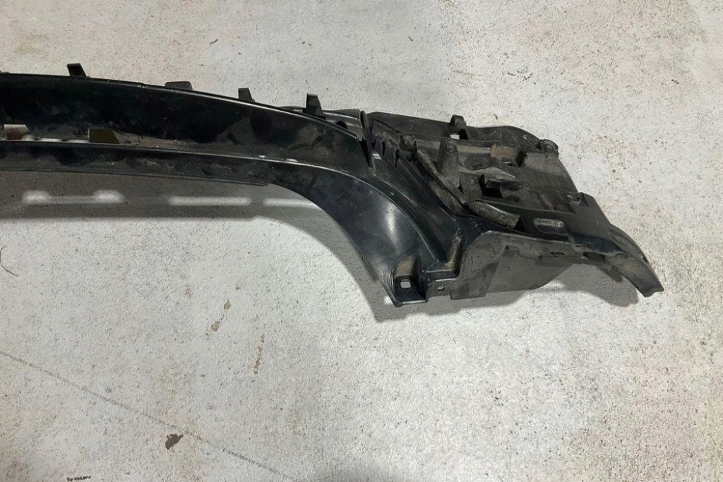 фото №10, Правый направляющая заднего бампера bmw 7 f01, f02 7183883 4.4l бензиновый 2010