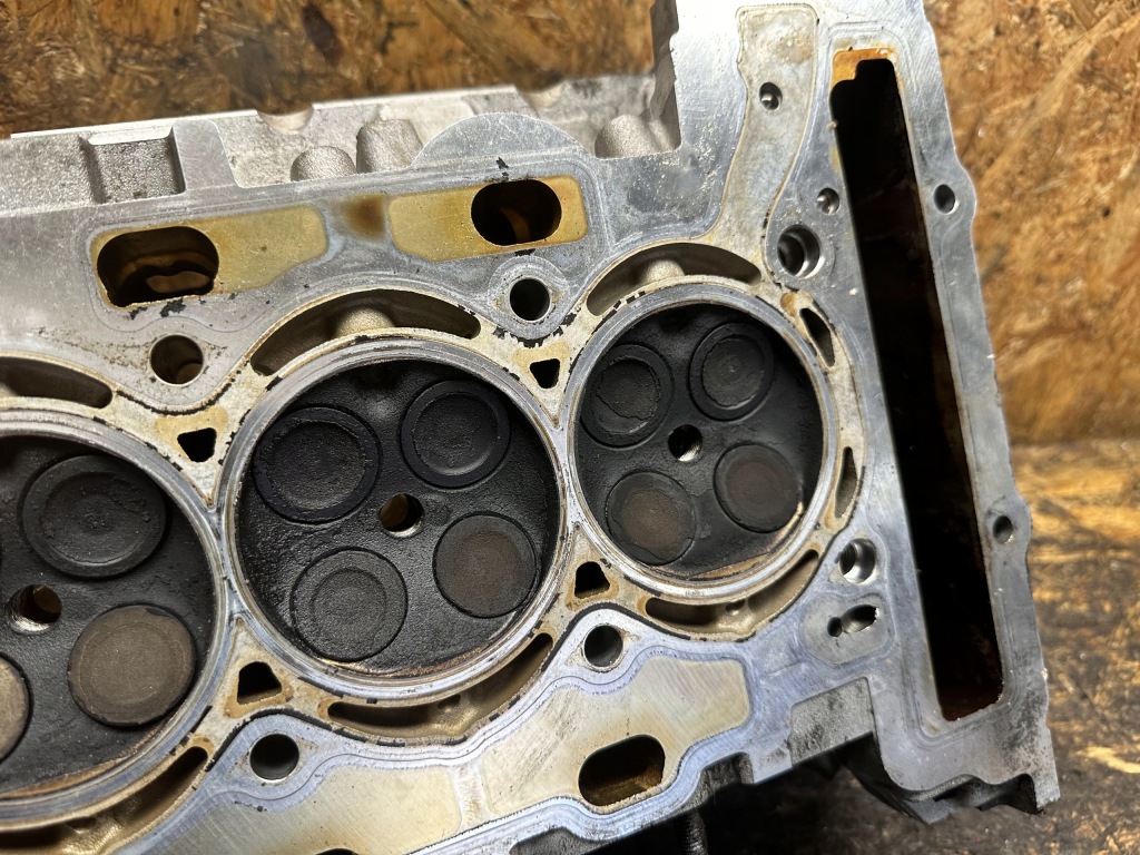 Головка валы комплектная 1.6 thp peugeot citroen 753471080 Недорого