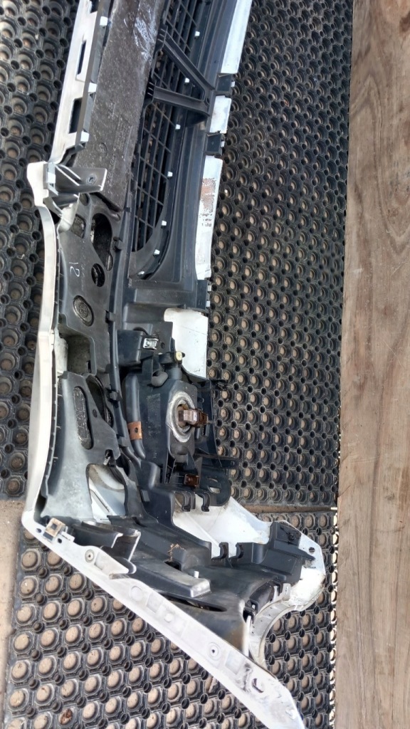 Купити Mercedes w203 купе рестайлінг  бампер перед c775 протитуманна фара pdc