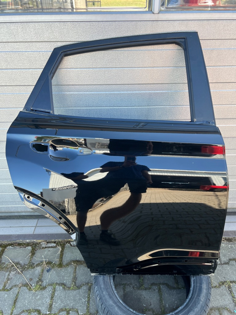 Купить Hyundai kona 21- рестайлинг  дверь правое  задний задняя цвет mzh