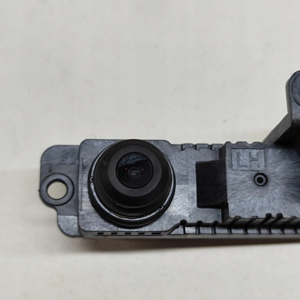 Tesla model y 2022 ліва сторона камера на крила бічний Недорого