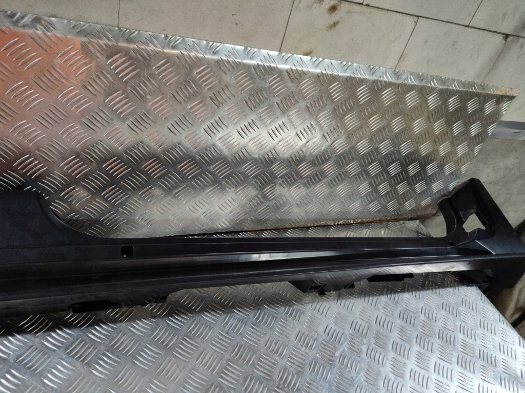 фото №1, Toyota sienna iv xl40 2021 молдинг порог порог левый накладка