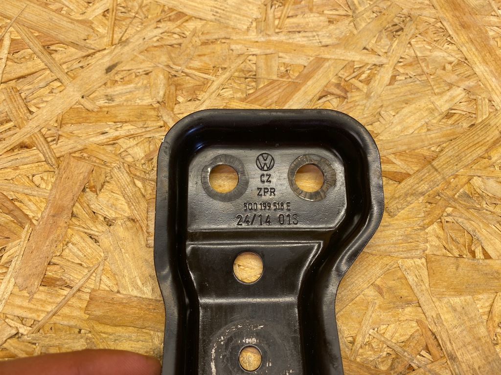 фото №7, Volkswagen оригинальный номер 5q0199518e кронштейн подрамник подрамник