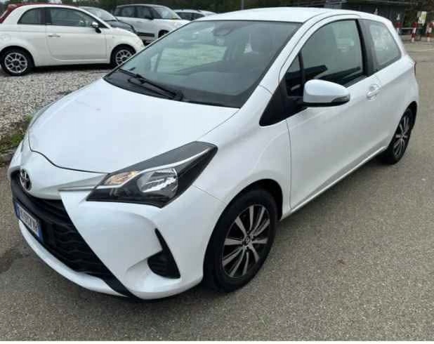 фото №11, Toyota yaris iii 2011- подголовник сиденье перед