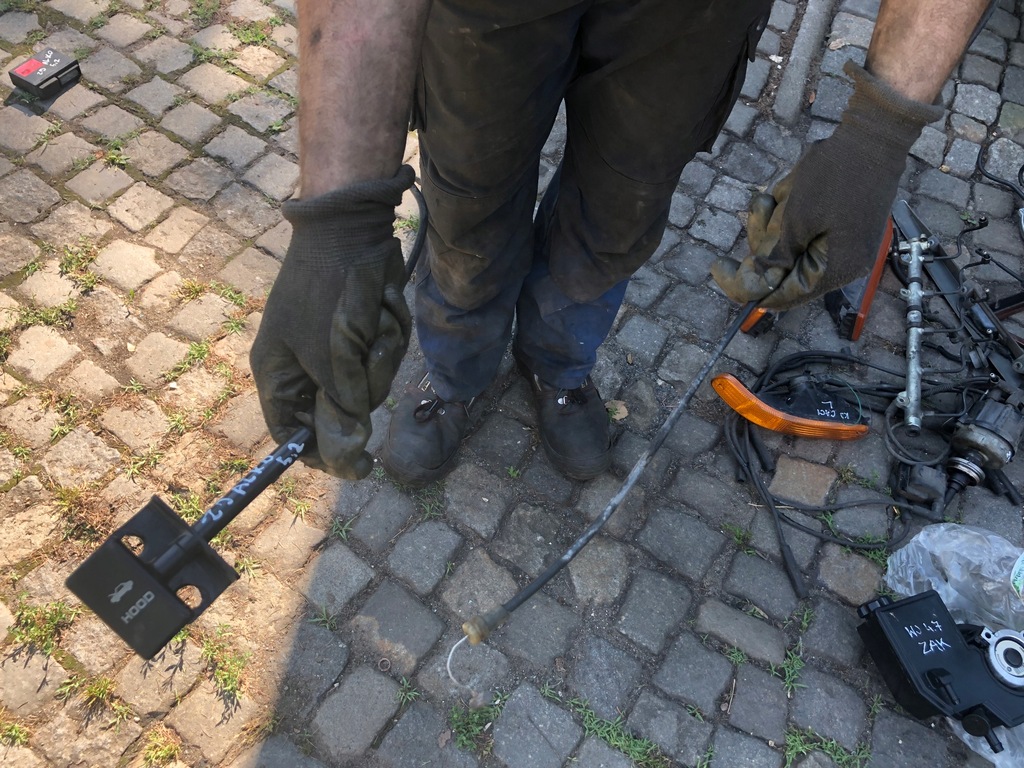 фото №1, Jeep cherokee xj - трос тягa капот